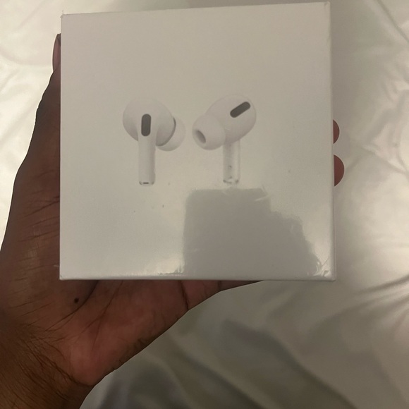 Apple White Earbud Headphones - Picture 1 of 4